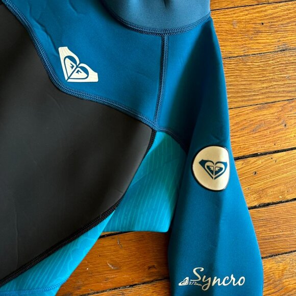 Roxy‎ Syncro 2MM SA218WF Women Blue Black Short Sleeve Short Leg Wetsuit Size 6 - Picture 4 of 7